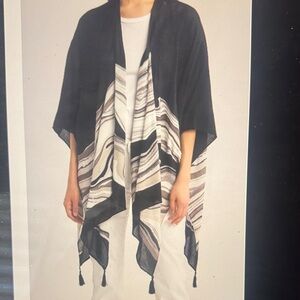 Vince Camuto Black and White Patterned Shawl